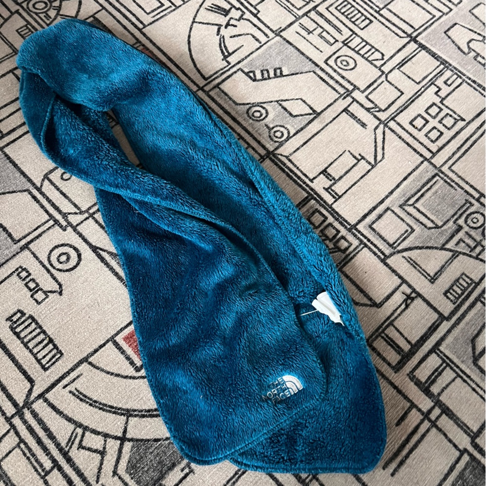 The North Face kids fleece aqua blue scarf
